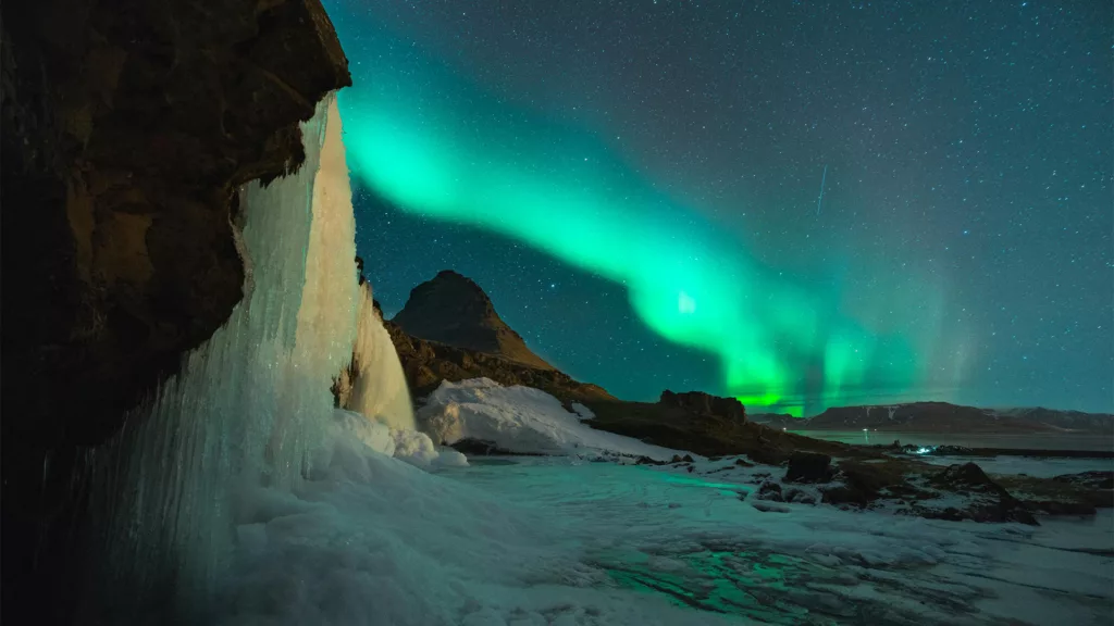 image de paysage islandais avec aurore boréale